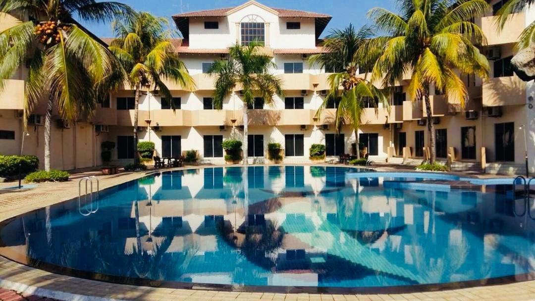 Rompin Beach Resorts Куала Ромпин Екстериор снимка