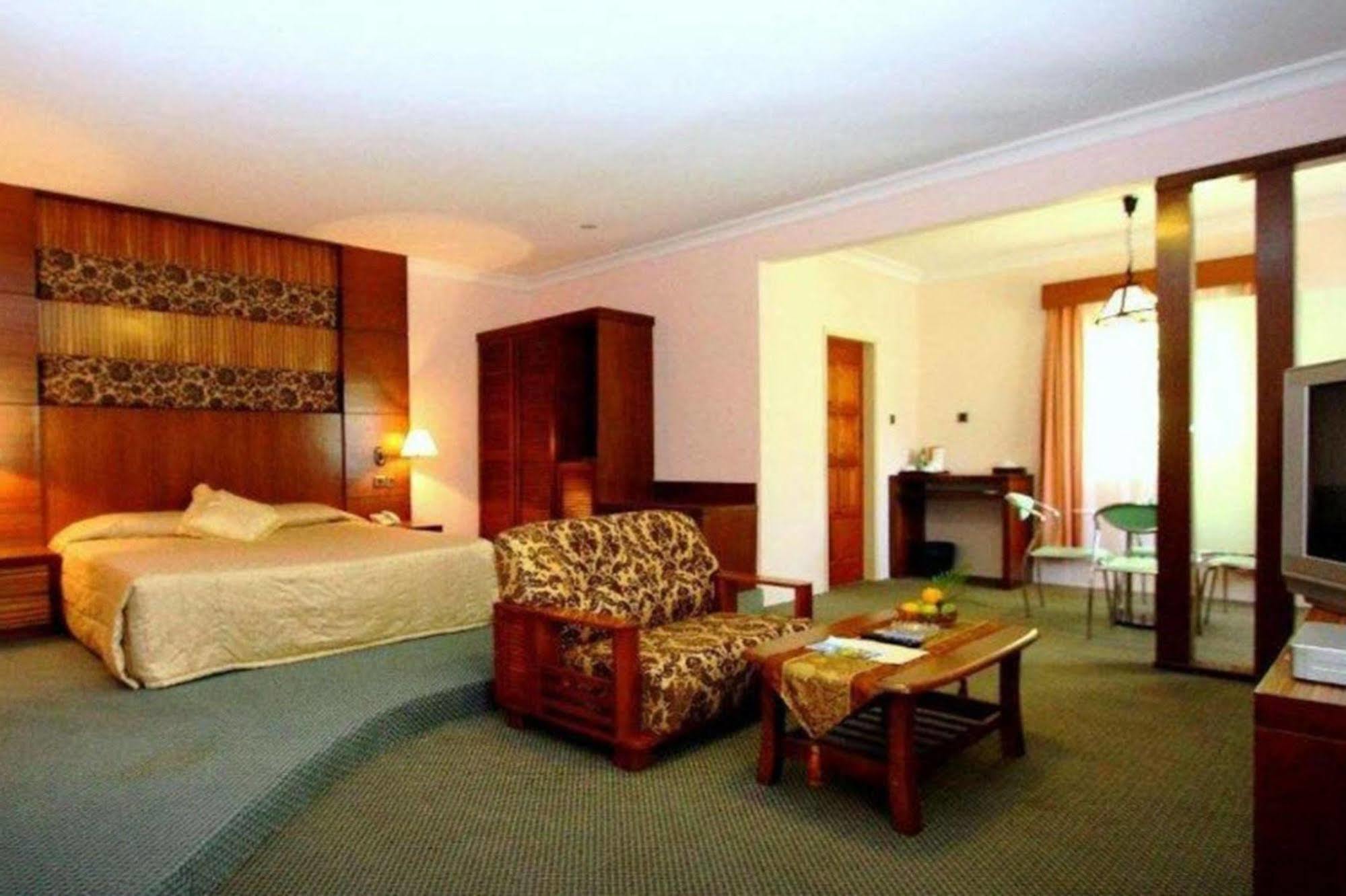 Rompin Beach Resorts Куала Ромпин Екстериор снимка